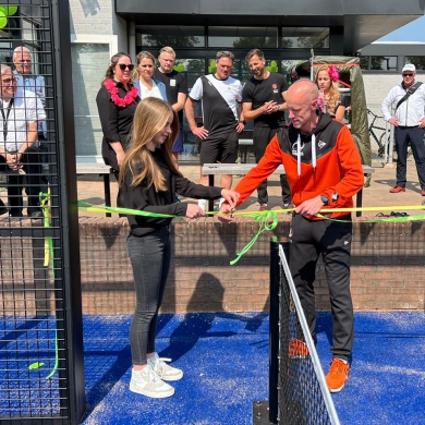 overzicht > Padelbanen Bent Sports officieel geopend